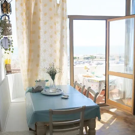 Spectacular Seafront Connected To The Center Rome Apartment