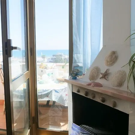 Spectacular Seafront Connected To The Center Rome Apartment *